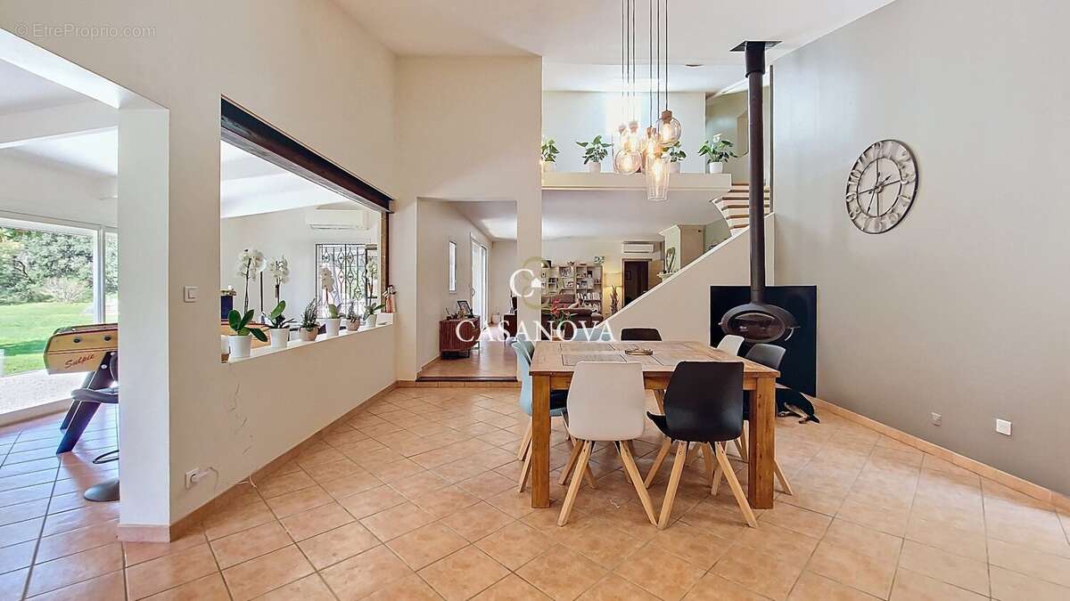 Propriété 5 hectares - Villa et dépendances :  331 m2 habitables - piscine - oliveraie - enclos chevaux - photo 10