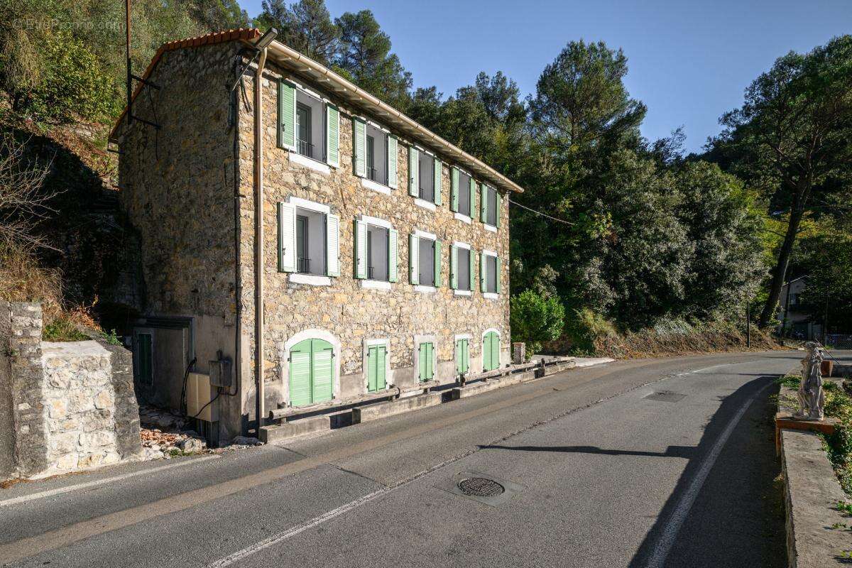 Appartement à TOURRETTE-LEVENS