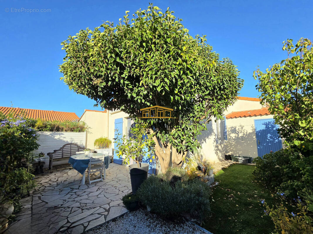 Maison à VIC-LA-GARDIOLE