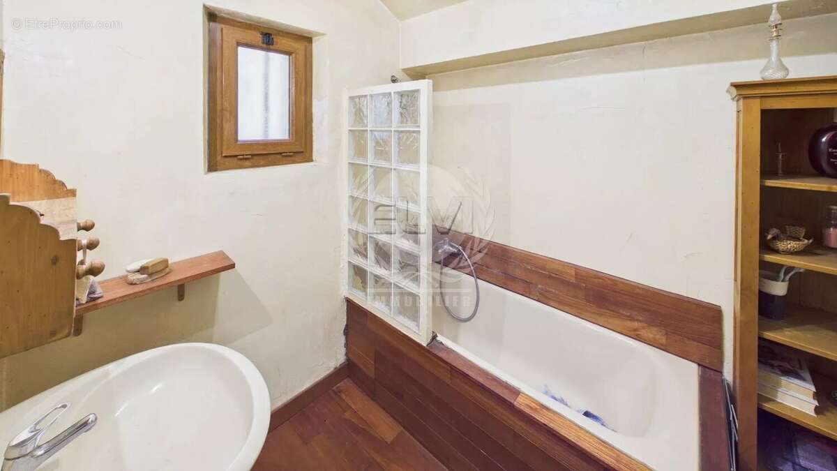 Maison à PLAN-DE-LA-TOUR