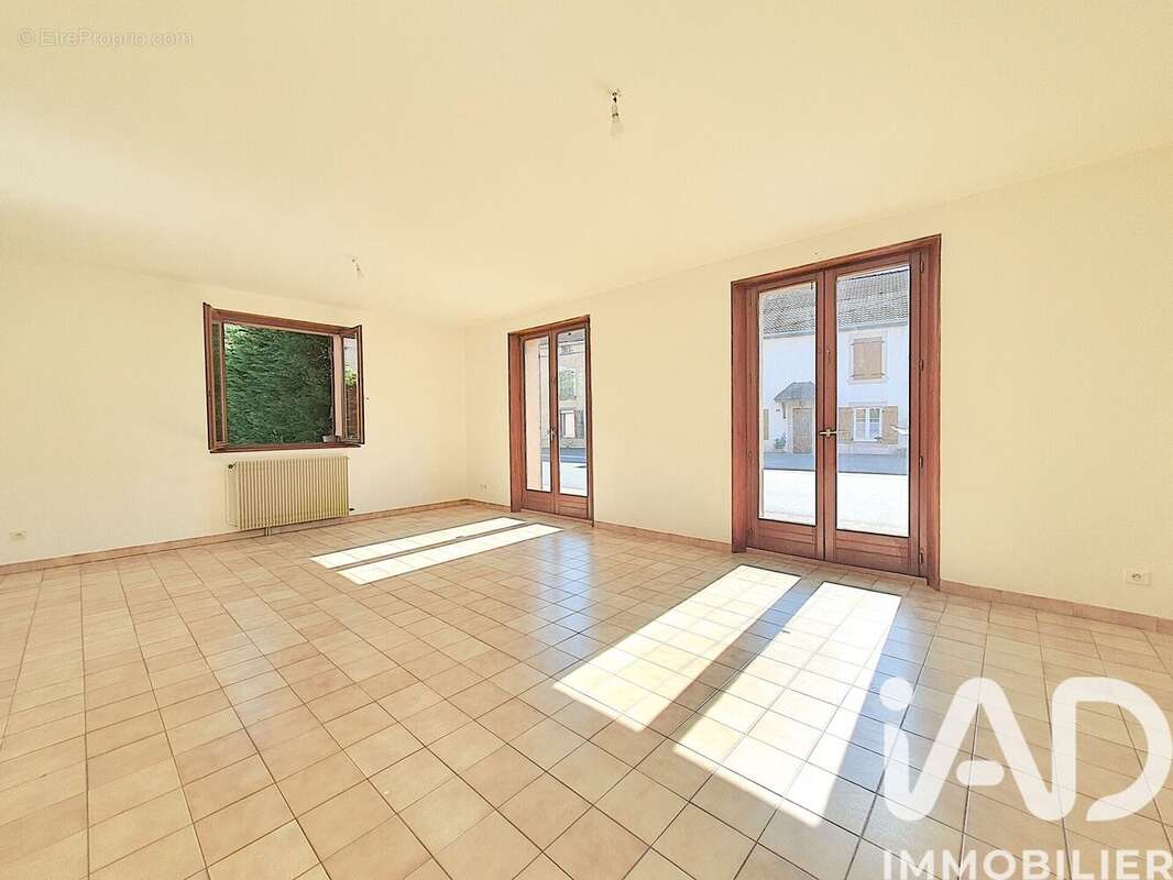 Maison 184 m² à Conflans-Sur-Lanterne  - photo 5