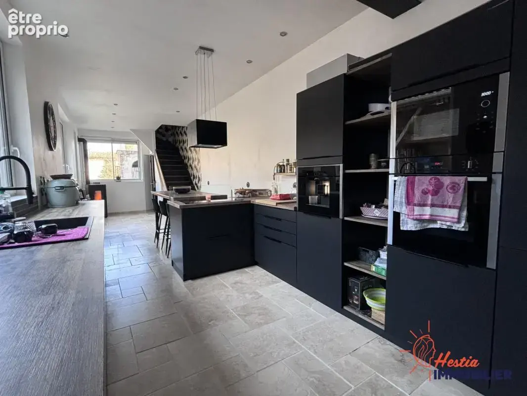 Maison rénovée de 250m² - photo 3