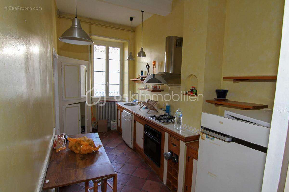 Au cœur de Saint-Clar, un immeuble aux volumes généreux et au fort potentiel - photo 10