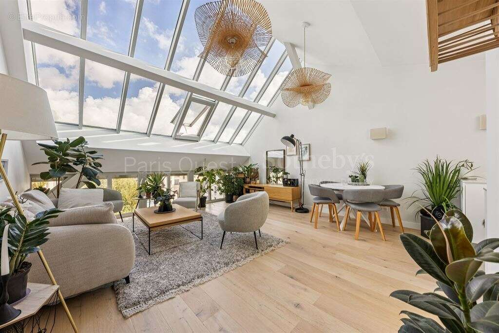 Appartement à PARIS-16E