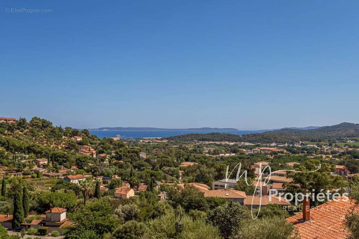 Maison à BORMES-LES-MIMOSAS