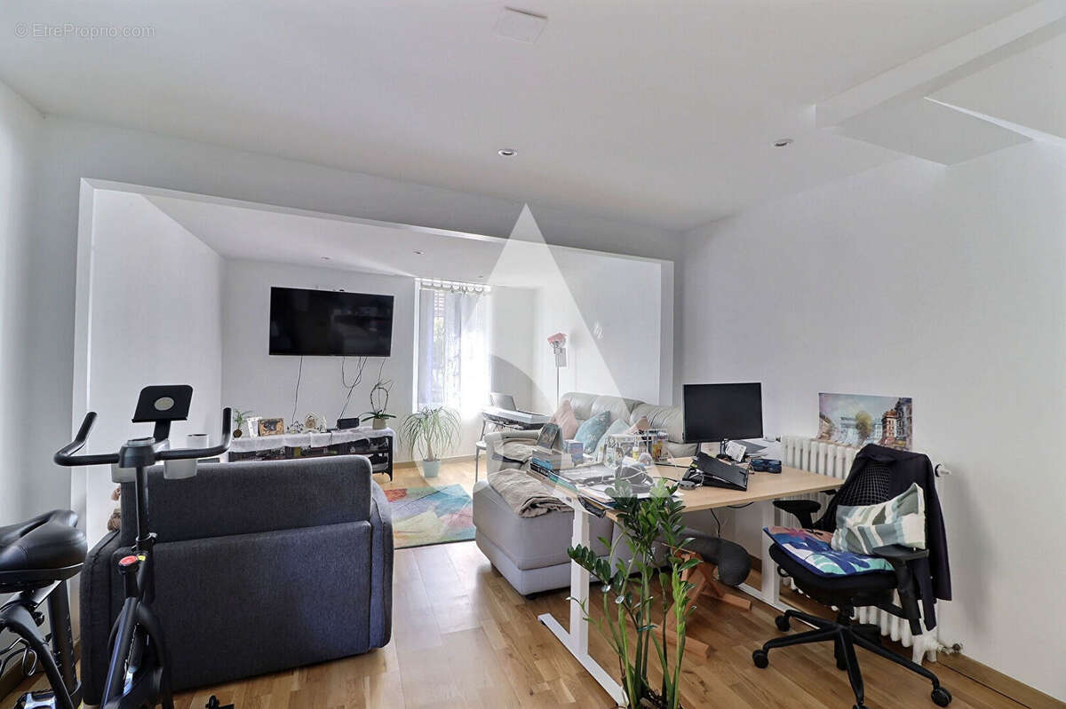 Pontoise - Maison 200m² Rénovée + Dépendance Indépendante (Revenu locatif possible 800/mois) - Opportunité Rare - photo 8