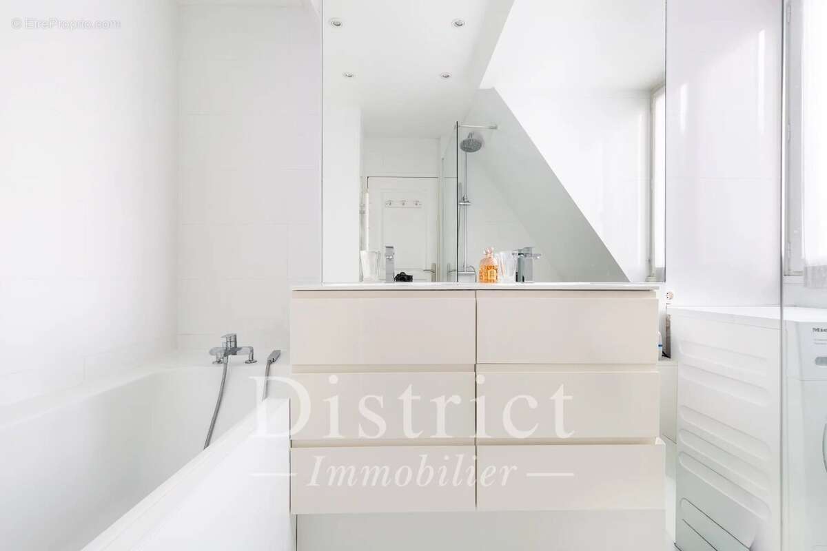 Appartement à PARIS-8E