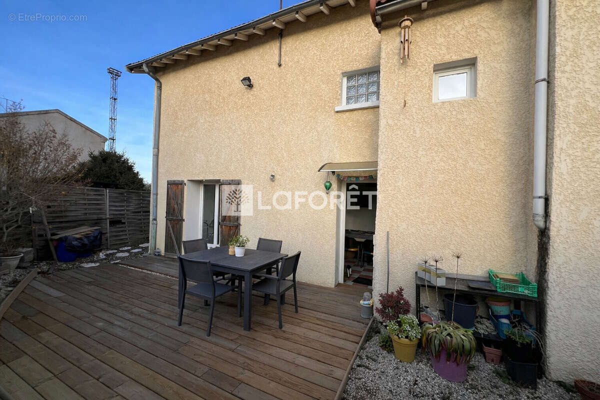 Maison avec terrasse, proche de toutes les commodités - photo 2