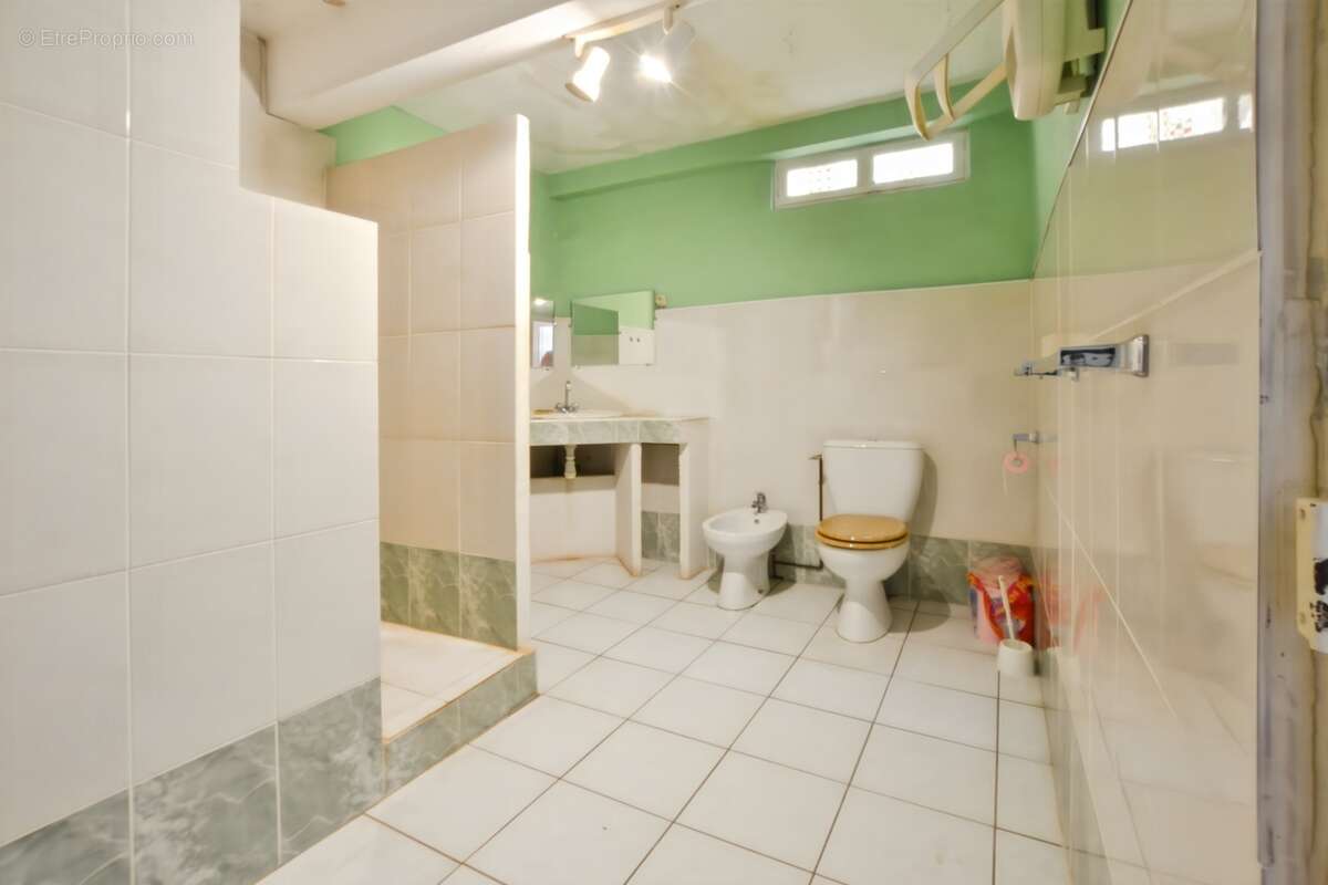 Saint-Chinian – Maison de village de 95 m², 4 chambres et cour sans vis-à-vis - photo 7