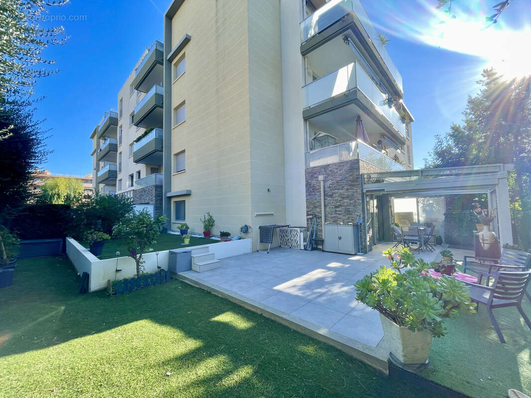 Appartement à SAINT-LAURENT-DU-VAR