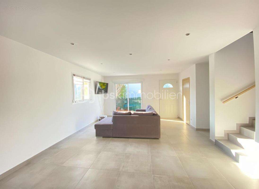 Maison à MONTELIMAR