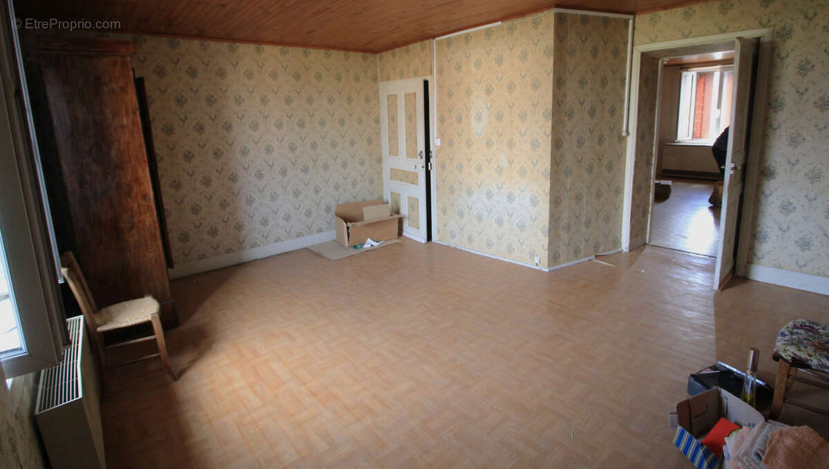 Maison à SAINT-MARTIN-LA-SAUVETE