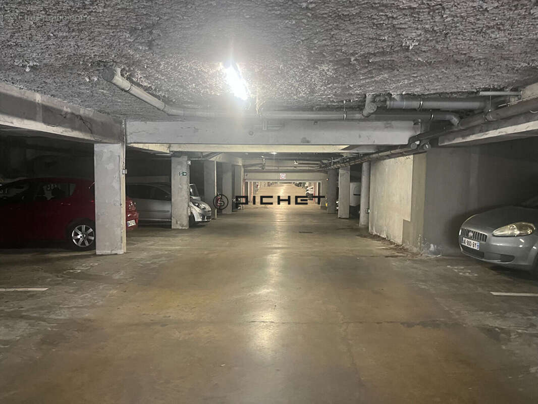 Parking à BORDEAUX