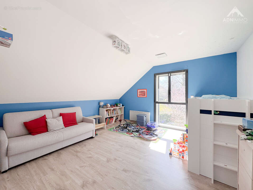 Maison à SAINT-GENIS-POUILLY