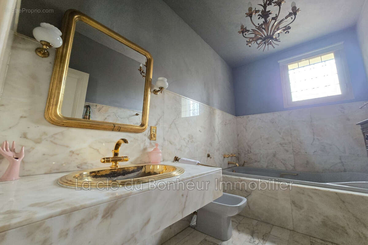 Maison à GREOUX-LES-BAINS