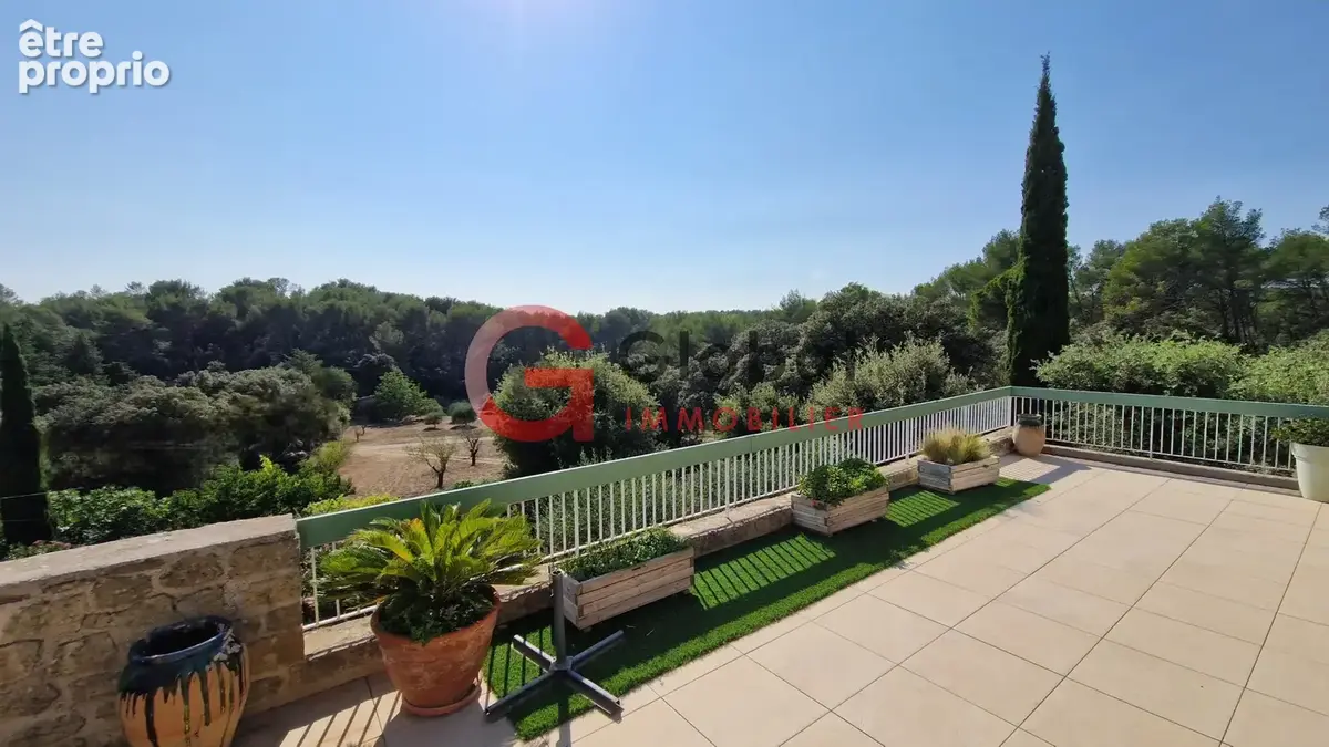 Propriété en campagne avec 2 maisons, terrain de 7 200 m2 et piscine   entre Grans et Cornillon-Confoux - photo 3