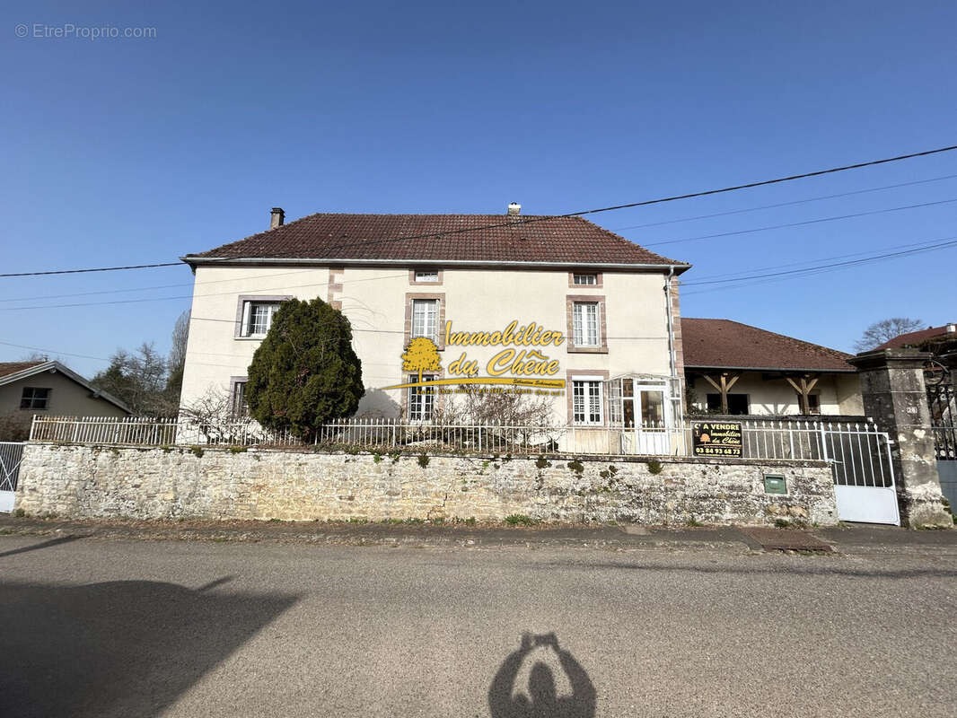 Maison à AINVELLE
