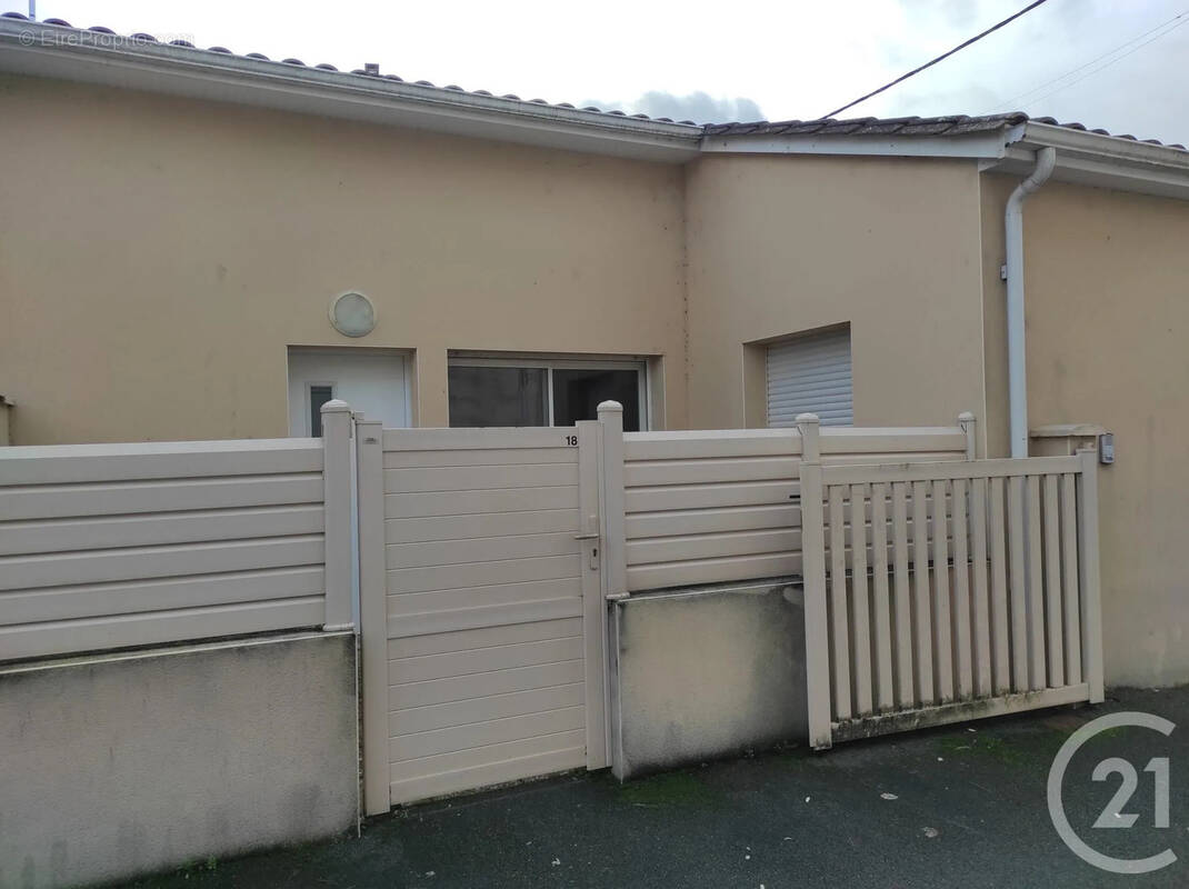 Maison à COUTRAS