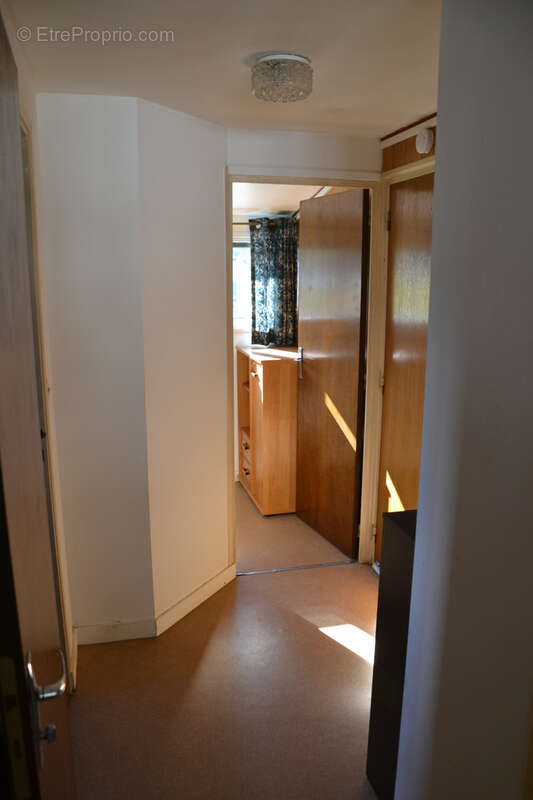 T2 de 29 m2 avec vues dégagées, parking et cave privative - photo 9