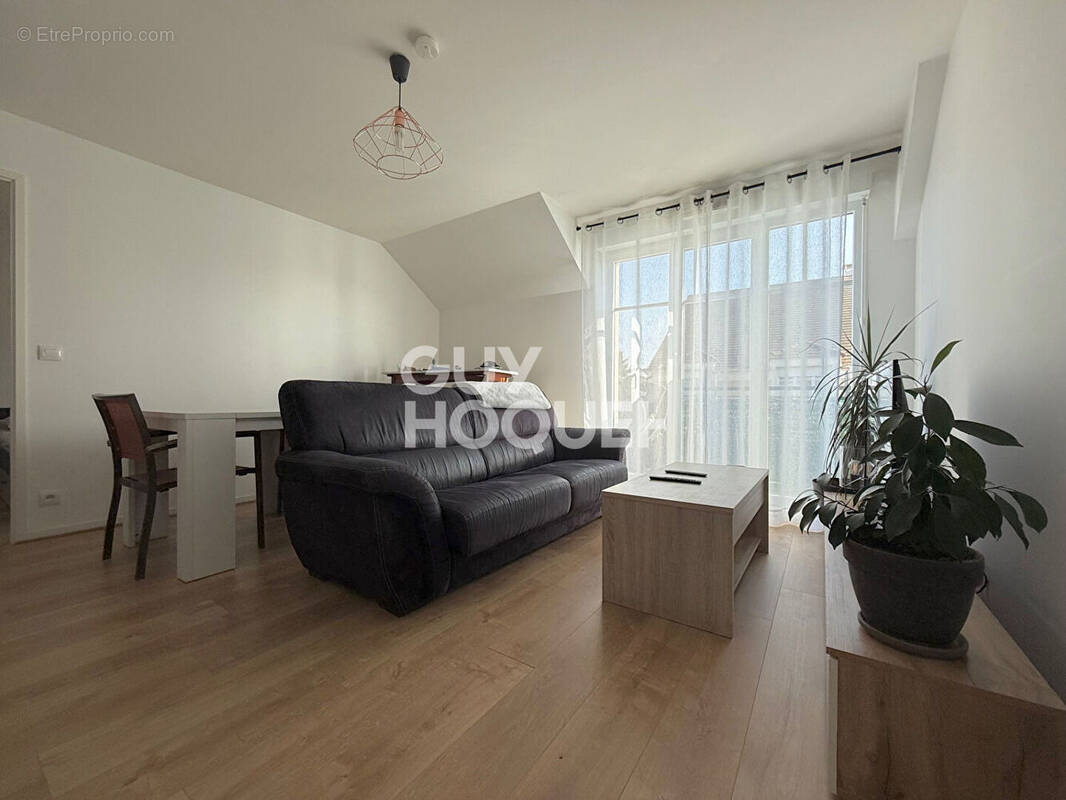 Appartement à COUBERT