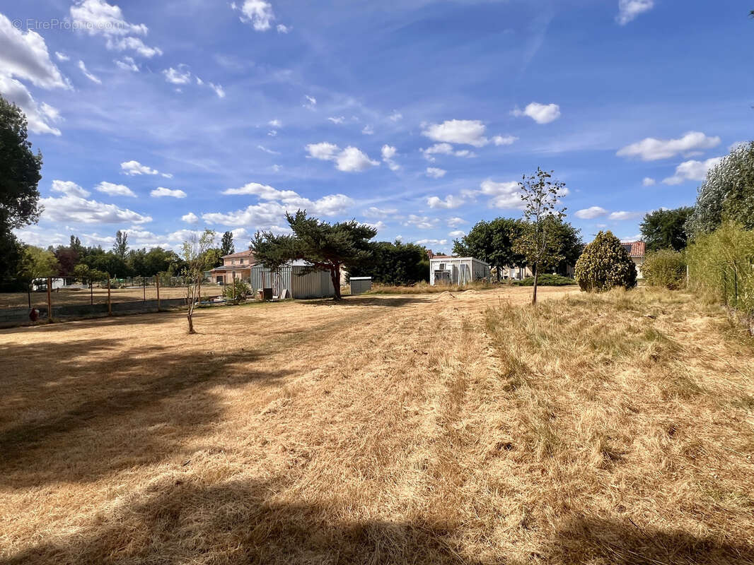 Terrain constructible de 1270m2 non viabilisé - photo 5