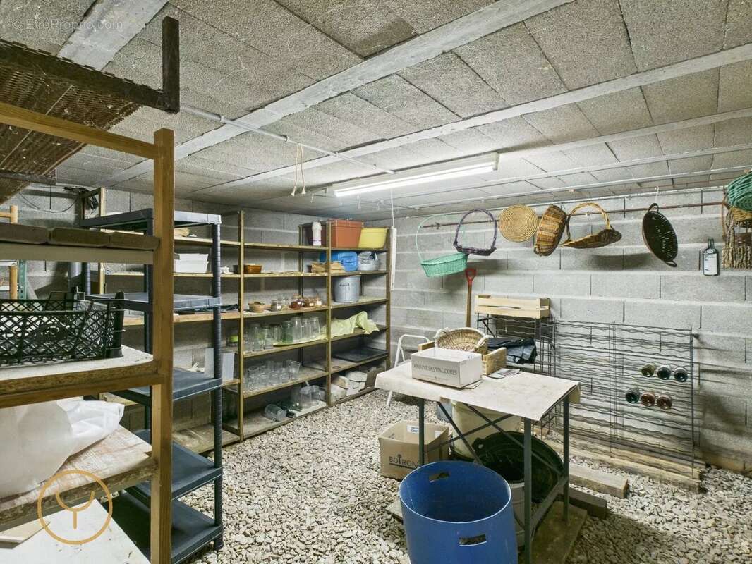 Maison à SAINT-POUANGE