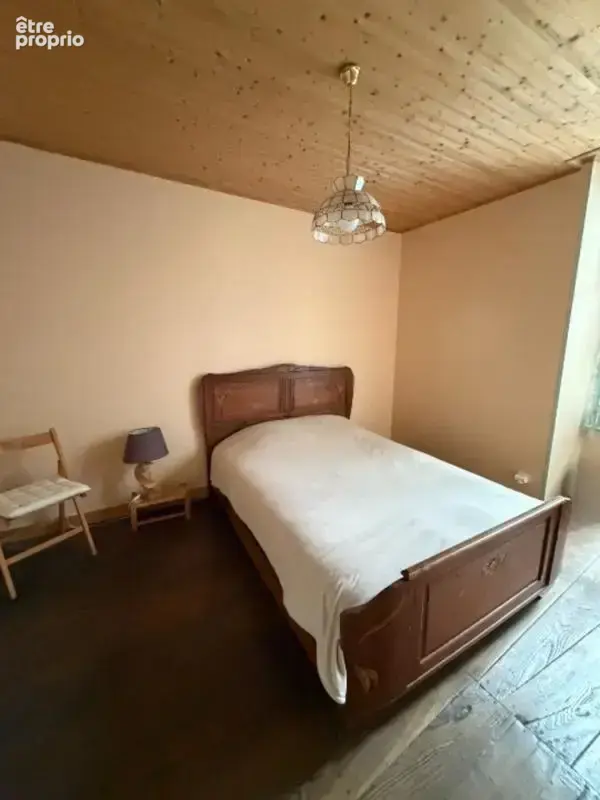 La Rochefoucauld. Immeuble avec magasin et appartement - photo 4