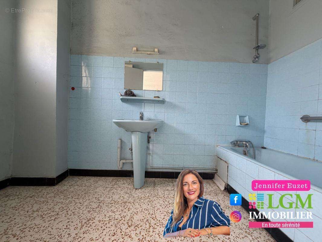 Appartement à LUNEL-VIEL