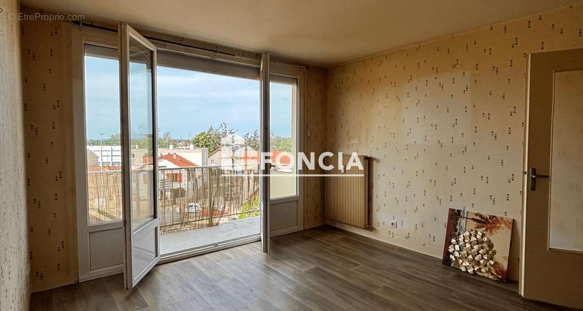 Appartement à LE COTEAU