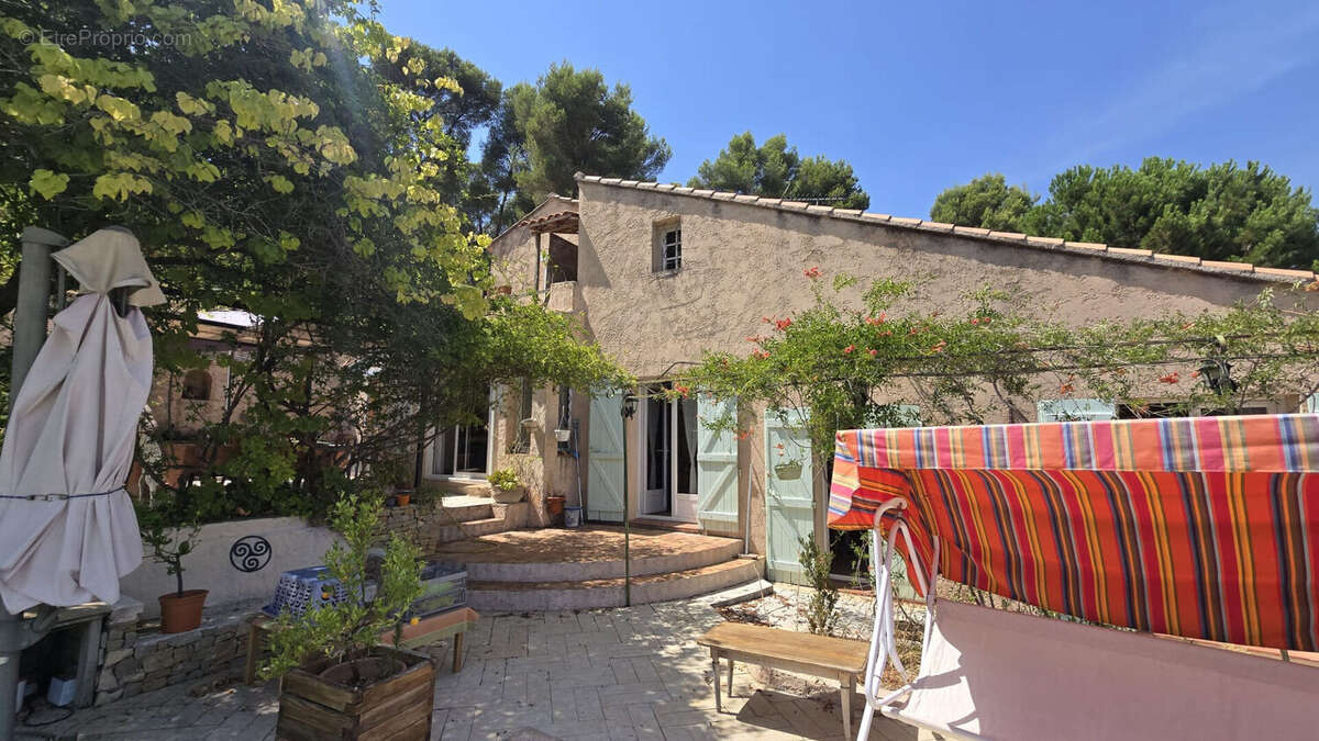 Villa spacieuse à vendre au Castellet - Exclusivité COUZINET IMMOBILIER - photo 6