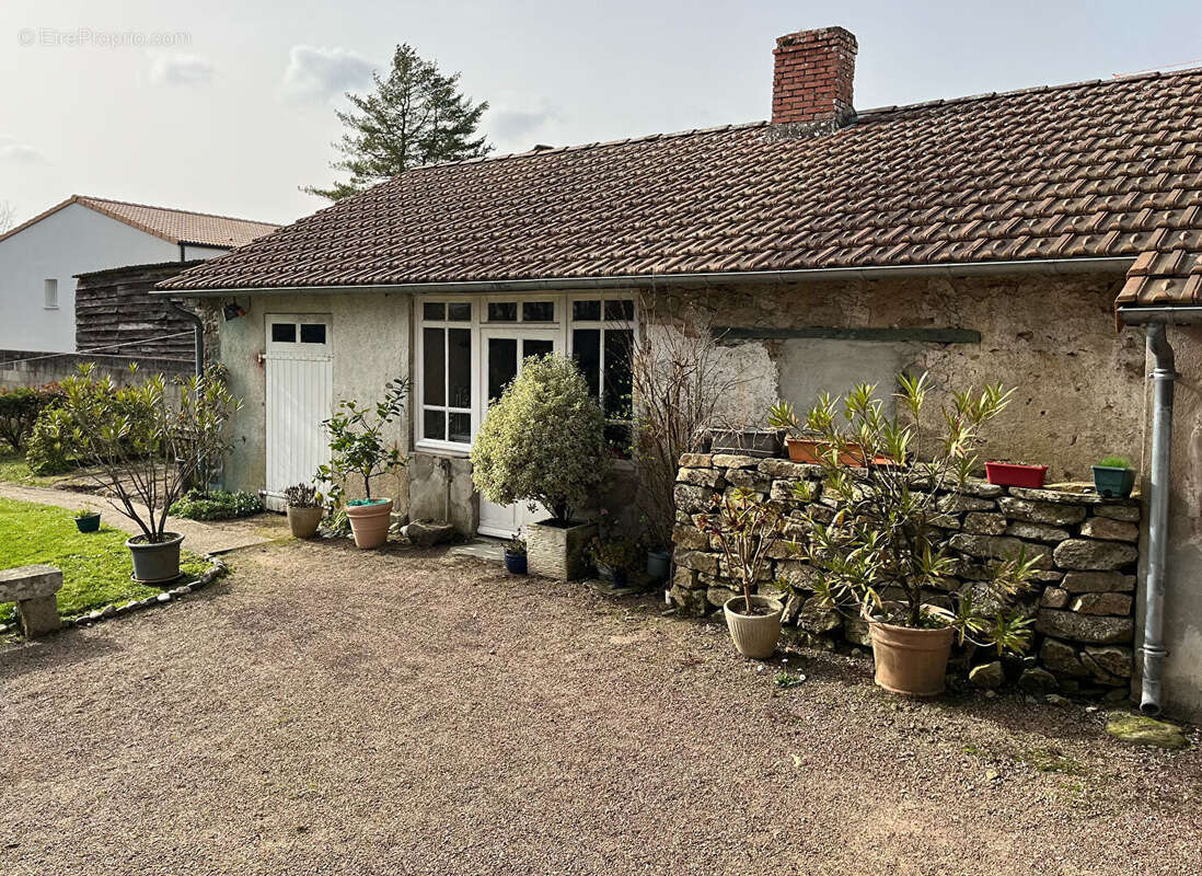 Maison à SAINT-ETIENNE-DU-BOIS