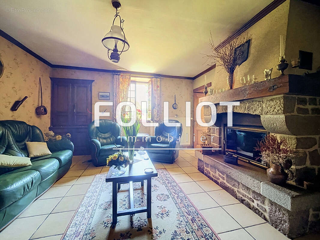 A vendre  - Maison de caractère - A vendre  -  Bourgvallees - photo 6
