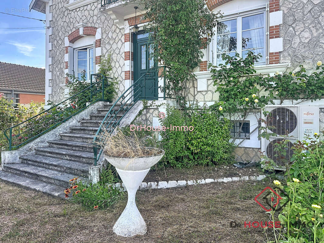 Maison 150 m² à Saint-Astier  - photo 2