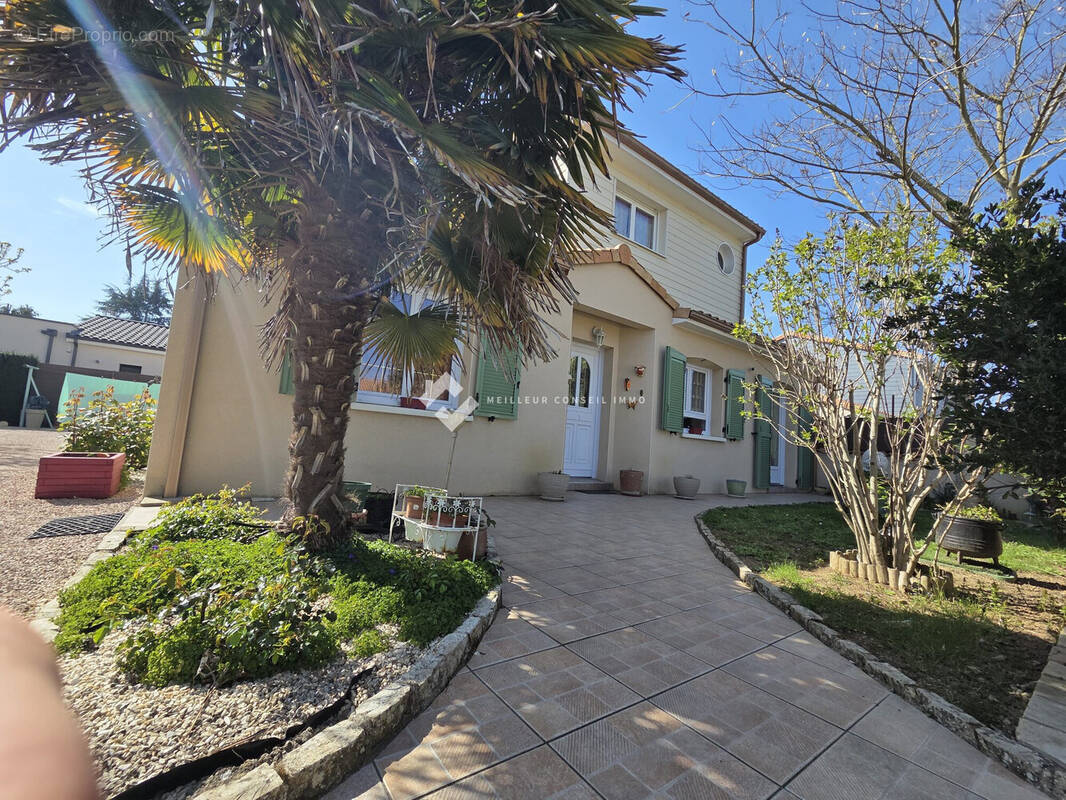 Maison à MONTAMISE