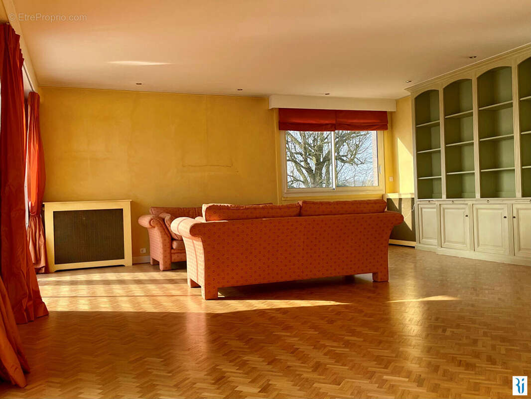 Appartement à MONT-SAINT-AIGNAN