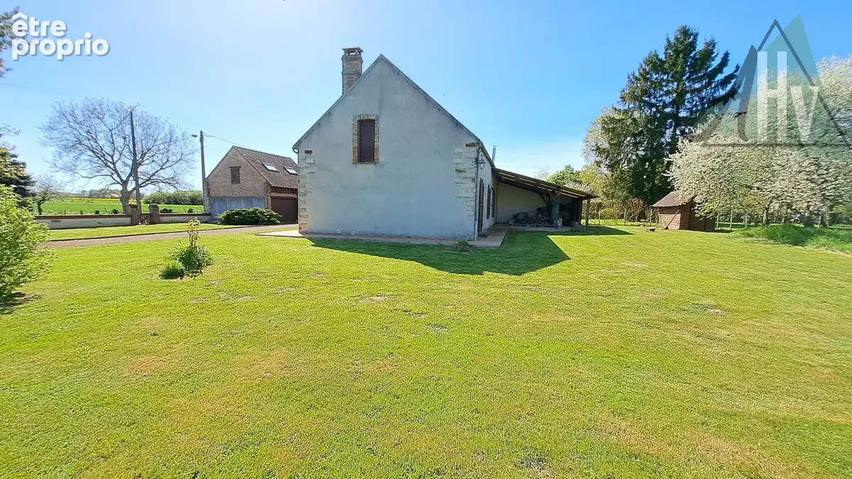 Saint Valérien - Maison ancienne avec deux chambres, grandes dépendances et terrain de 3840 m2 - photo 16
