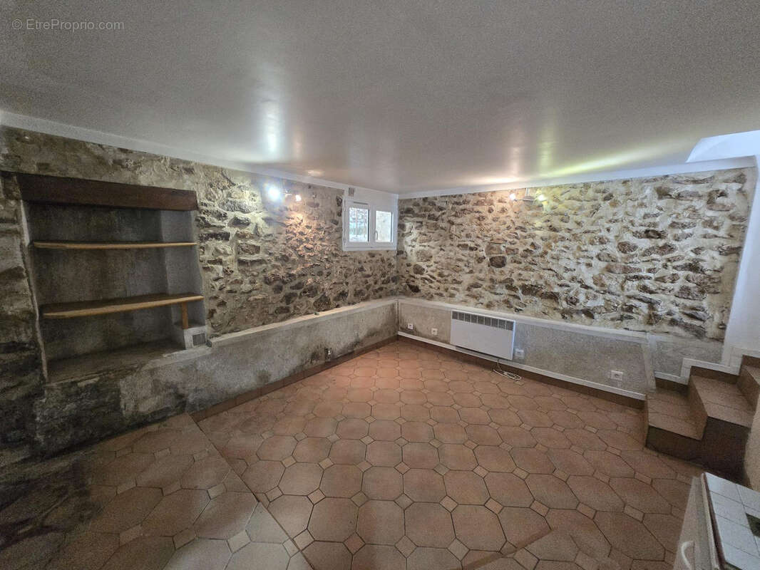 Maison à BOUSSY-SAINT-ANTOINE