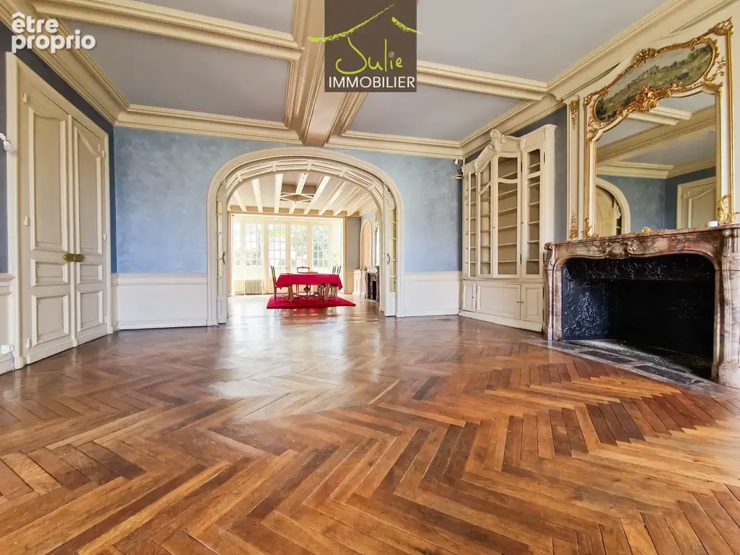 Demeure d'exception en plein coeur de bressuire - 304m2 habitables avec jardin et garages - photo 7