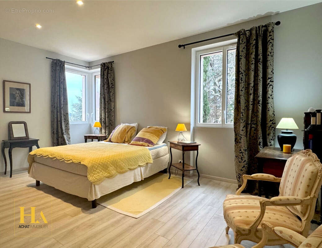 Maison à MONTELIMAR