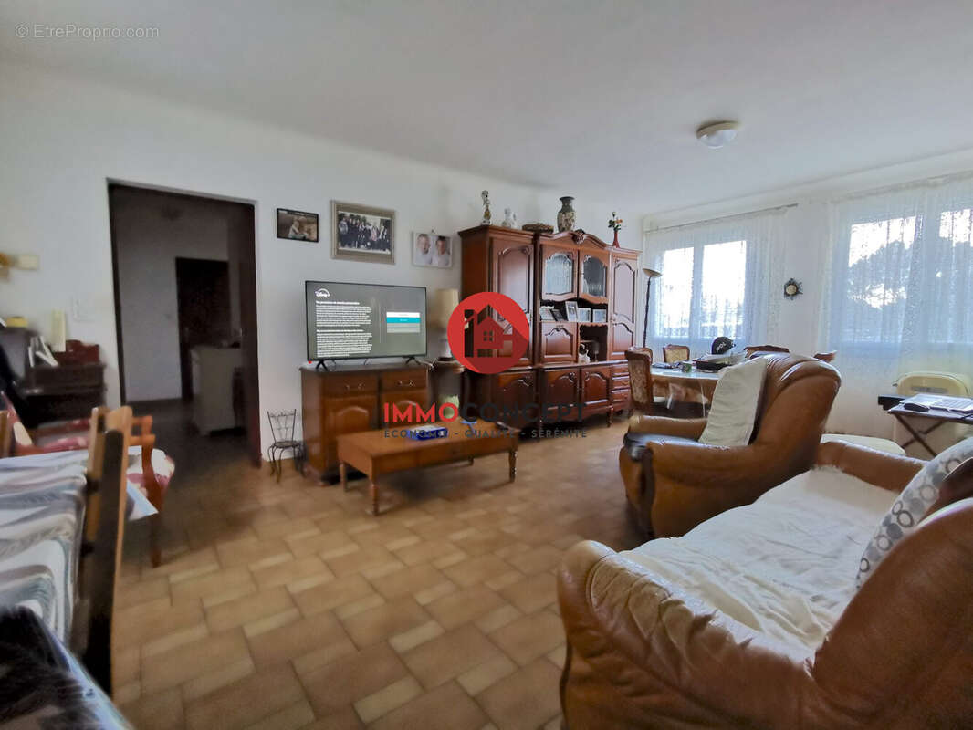 Maison à LAUDUN-L&#039;ARDOISE