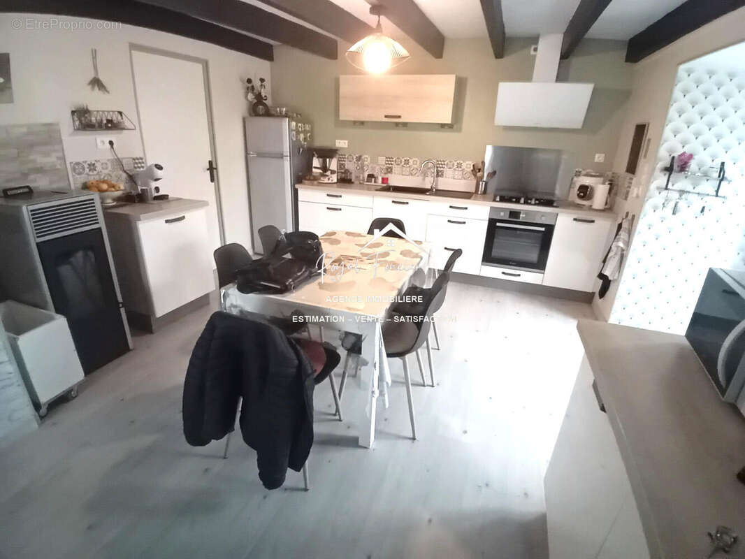 Maison à VAUX-SUR-VIENNE