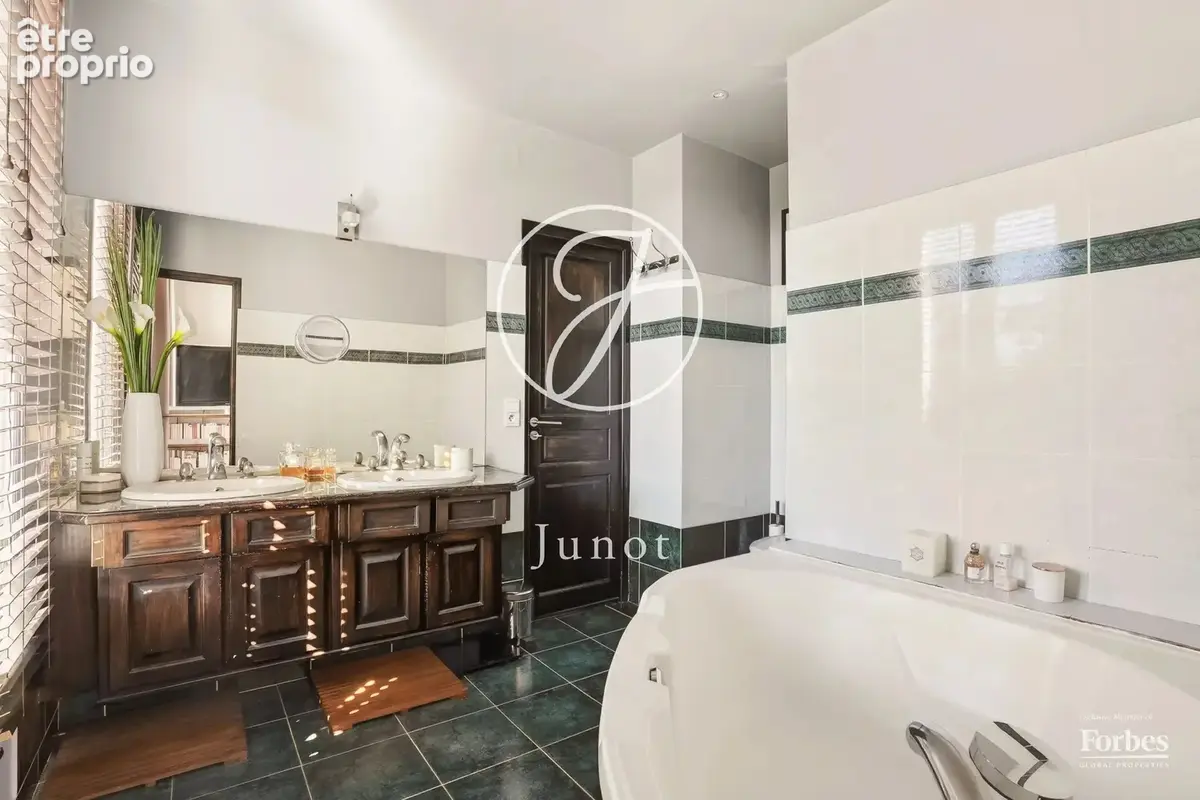 Croissy-sur-Seine - CENTRE - Maison - 5 chambres - 372 m² au sol - Terrain 1000 m². - photo 15