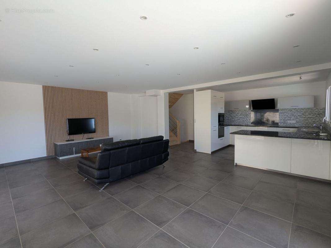 Maison 142 m² à Leaz  - photo 2