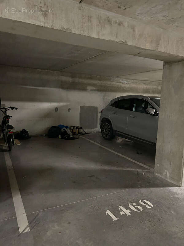 Parking à LE PETIT-QUEVILLY