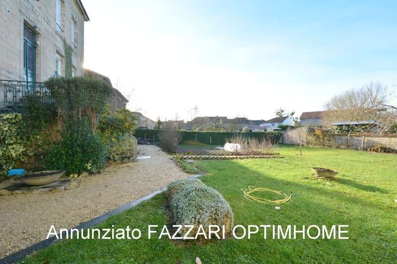 À Vendre en exclusivité à Dun sur meuse, Grande Maison de Maître avec Revenus Locatifs, proche Belgique et Luxembourg ! 244 m² h - photo 2