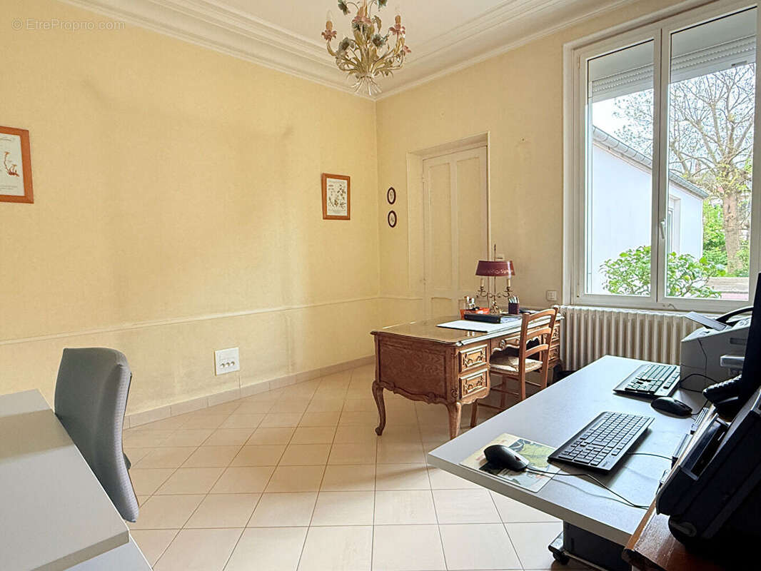 Maison à BRESLES
