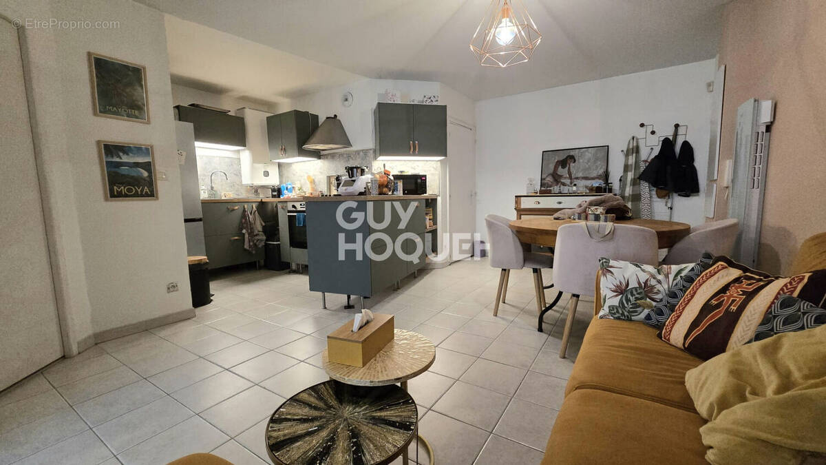 Appartement à COURNONTERRAL