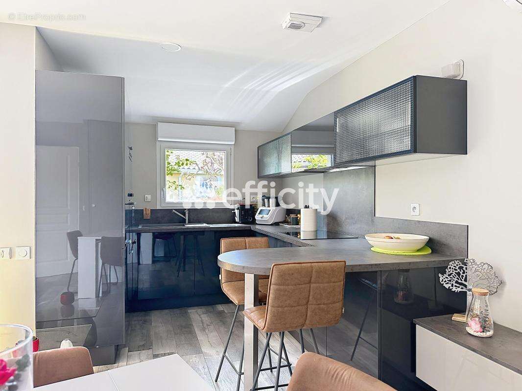 Maison 60 m² à Jonquieres-Saint-Vincent  - photo 2