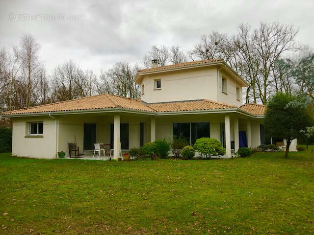 Maison à MARTIGNAS-SUR-JALLE