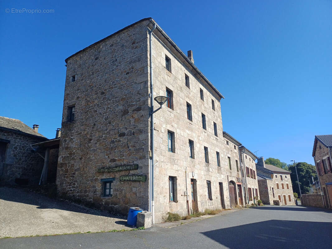 Maison à LE MAS-DE-TENCE